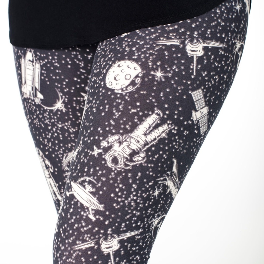 Sweet legs glow-in-the-dark astronaut leggings